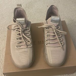 Steve Madden Size 9 Women’s Shoe. Máxima Blush Mult